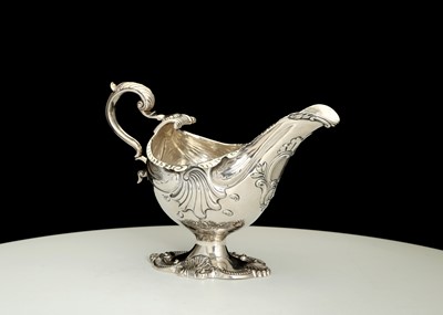 Lot 142 - Antique George III Sterling Silver sauceboat /...