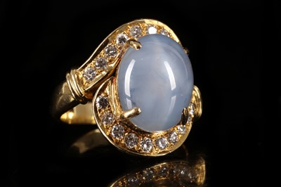 Lot 588 - An 18ct yellow gold cabouchon star sapphire...