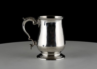 Lot 121 - Antique George III Sterling Silver pint mug /...