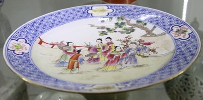 Lot 275 - A Chinese Qing Dynasty or later enamelled and...