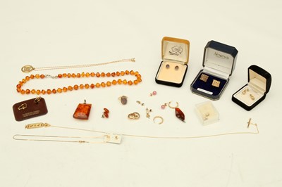 Lot 112 - A miscellaneous collection of Gold jewellery,...
