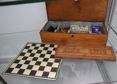 Lot 160 - A very early 20th Century oak cased game...