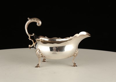 Lot 131 - Antique George III Sterling Silver sauce boat...