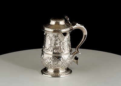 Lot 160 - Antique George III Sterling Silver lidded...