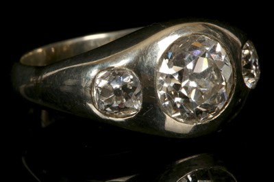 Lot 238 - A gent's 18ct white gold and diamond rub-over...