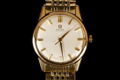 Lot 273 - A gent's vintage 9ct gold cased 'Omega;...