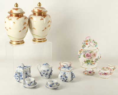 Lot 811 - A collection of decorative ceramic items, to...