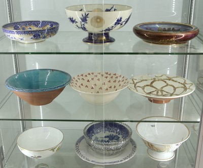 Lot 819 - A collection of ceramic and glass bowls, to...