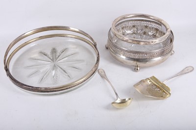 Lot 40 - Four items of silver to include a footed bowl...