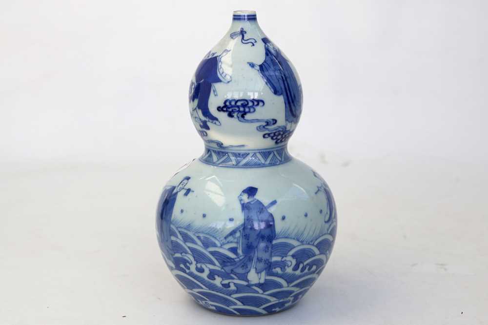 Lot 88 - A CHINESE DOUBLE GOURD VASE, with blue and...