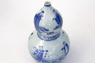 Lot 88 - A CHINESE DOUBLE GOURD VASE, with blue and...