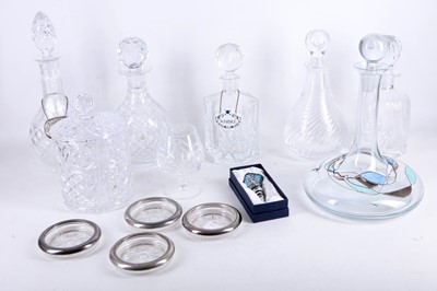 Lot 121 - A mixed collection of 5 glass and crystal...