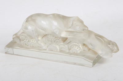 Lot 350 - In the manner of Lalique, an Art Deco glass...