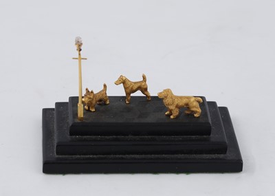 Lot 605 - Unusual 9ct Yellow Gold statue / ornament...