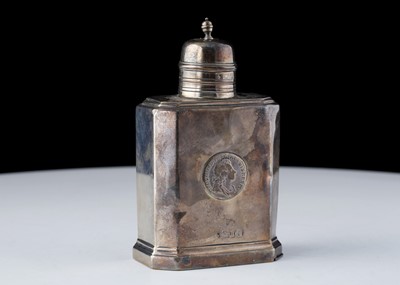 Lot 615 - Antique Edwardian Sterling Silver tea caddy /...