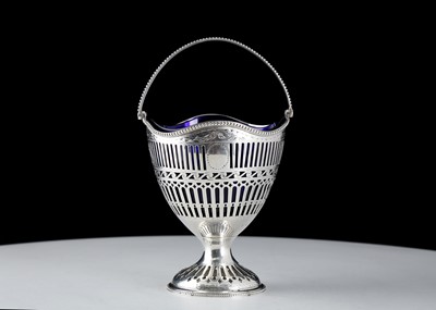 Lot 687 - Antique George III Sterling Silver sugar...