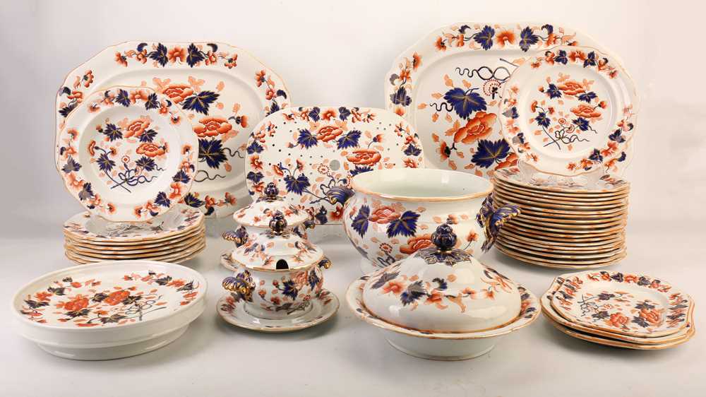 Lot 427 - AN EXTENSIVE ENGLISH IRONSTONE CHINA IMARI