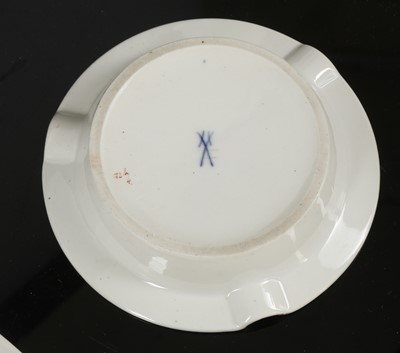 Lot 462 - A COLLECTION OF MEISSEN 'RED MING DRAGON...