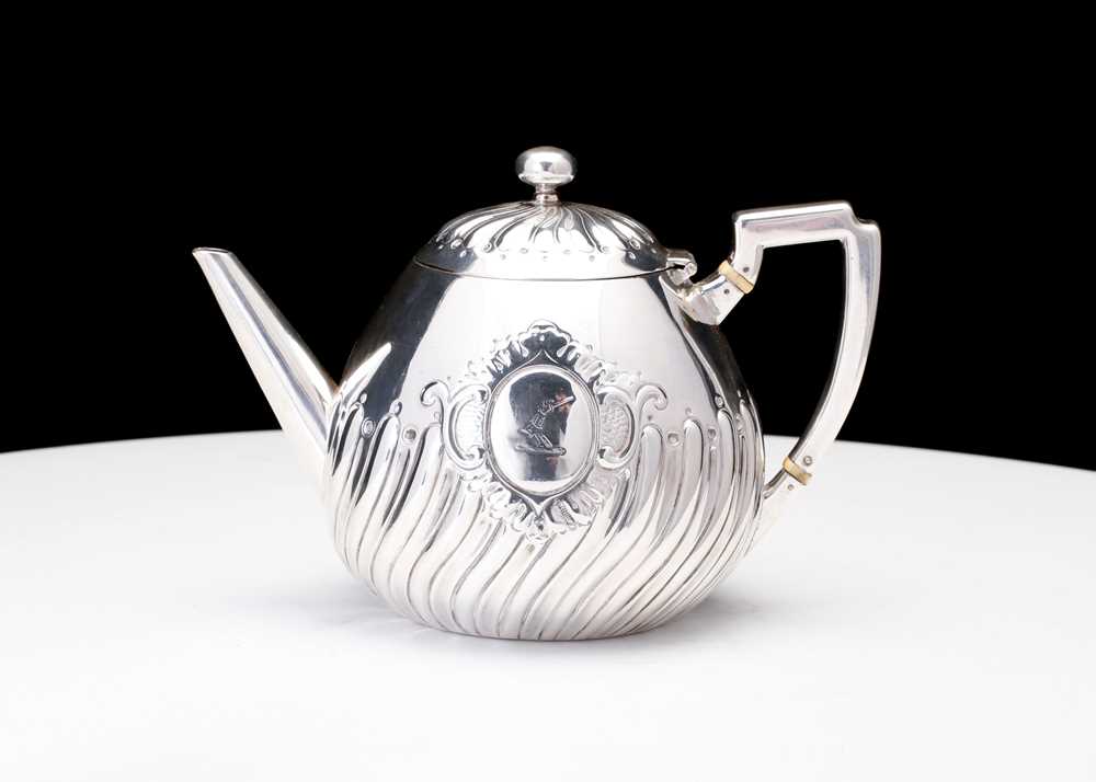 Lot 423 - A Victorian antique sterling silver teapot,...