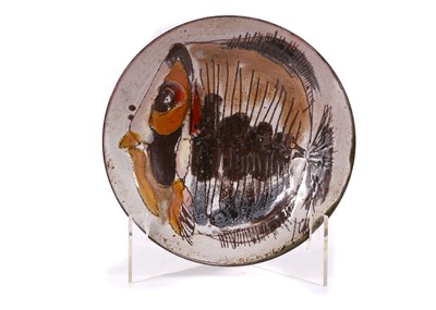 Lot 357 - A CHELSEA STUDIO POTTERY DISH BY JOYCE MORGAN,...