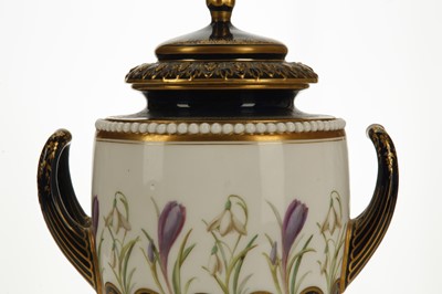 Lot 348 - A FINE ROYAL WORCESTER PORCELAIN TWIN-HANDLED...