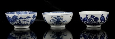 Lot 390 - THREE WORCESTER PORCELAIN BOWLS, late 18th...