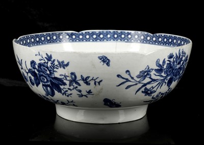 Lot 386 - A LARGE WORCESTER PORCELAIN PUNCH BOWL, circa...