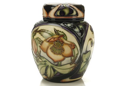 Lot 428 - A MOORCROFT POTTERY GINGER JAR AND COVER BY...