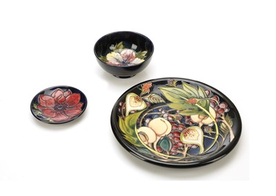 Lot 433 - A MOORCROFT POTTERY PLATE, BOWL AND PIN DISH,...