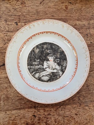 Lot 371 - A CHINESE GRISAILLE-DECORATED 'EUROPEAN LADY WITH LAMB' DISH.