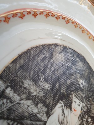 Lot 371 - A CHINESE GRISAILLE-DECORATED 'EUROPEAN LADY WITH LAMB' DISH.
