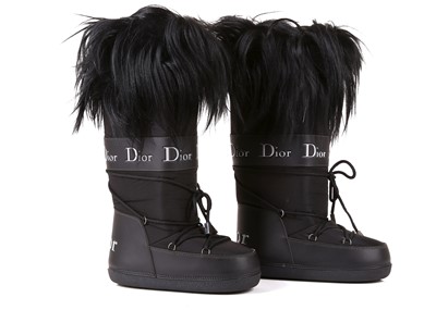 Lot 516 - Christian Dior black fox fur and leather snow...