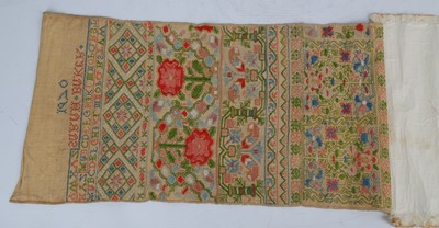 Lot 37 - A 17TH CENTURY ENGLISH EMBROIDERED BAND...