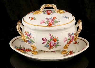 Lot 116 - A DERBY PORCELAIN SAUCE TUREEN, COVER AND...