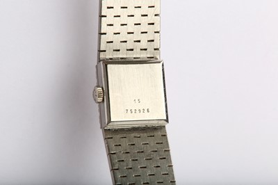 Lot 32 - LONGINES. AN 18K WHITE GOLD AND DIAMOND SET...