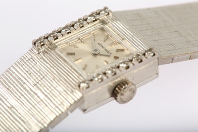 Lot 32 - LONGINES. AN 18K WHITE GOLD AND DIAMOND SET...