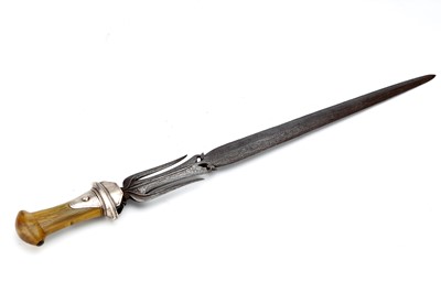 Lot 138 - A UNUSUAL INDONESIAN DAGGER,  with horn hilt...