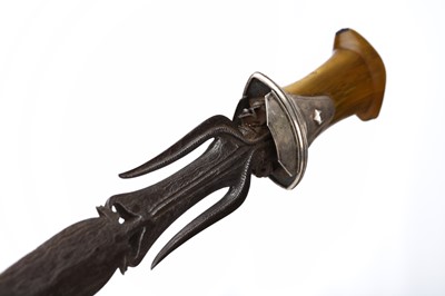 Lot 138 - A UNUSUAL INDONESIAN DAGGER,  with horn hilt...