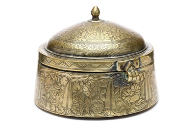 Lot 221 - A FINE INDIAN MOGHUL BRONZE CIRCULAR LIDDED...