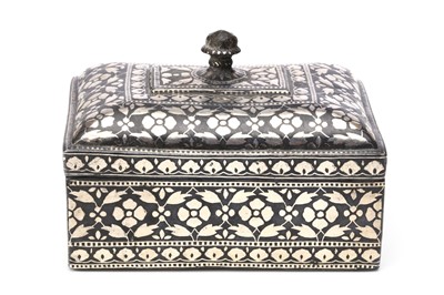 Lot 238 - A SOUTH INDIAN DECCANI, BIDRI WARE LIDDED BOX....