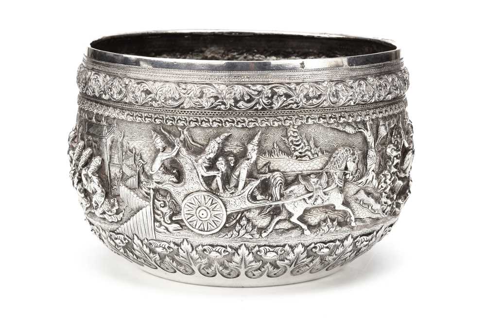 Lot 246 - A FINE LARGE BURMESE SILVER REPOUSSE WORKED