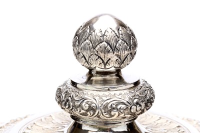 Lot 247 - A FINE LIDDED BURMESE REPOusSE SILVER BOWL....