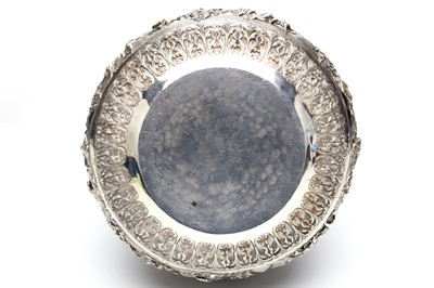 Lot 247 - A FINE LIDDED BURMESE REPOusSE SILVER BOWL....