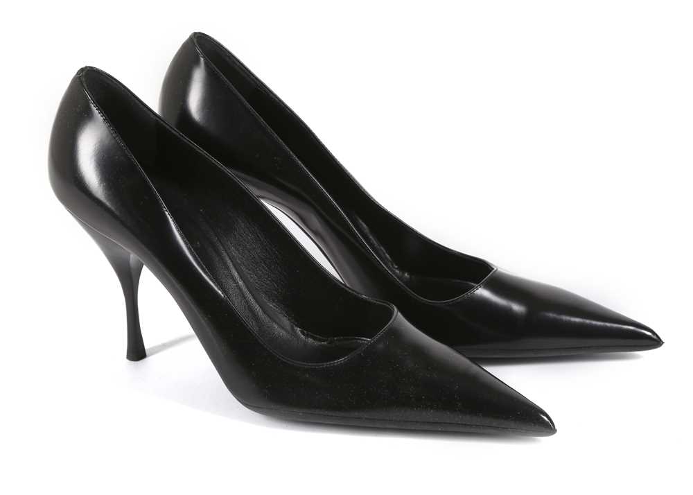 Lot 507 Prada black leather court shoes pointed