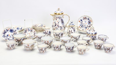 Lot 138 - AN COLLECTION OF MEISSEN 'RICH ONION' PATTERN...