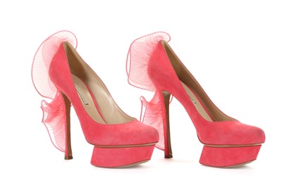 Lot 300 - Nicholas Kirkwood pink suede frill heeled pump,...