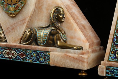 Lot 17 - AN ART DECO PERIOD ONYX, GILT BRONZE AND...