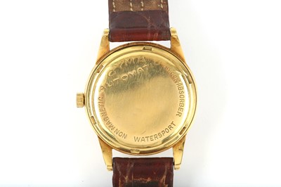 Lot 9 - CYMA. AN 18K YELLOW GOLD AUTOMATIC WRISTWATCH....