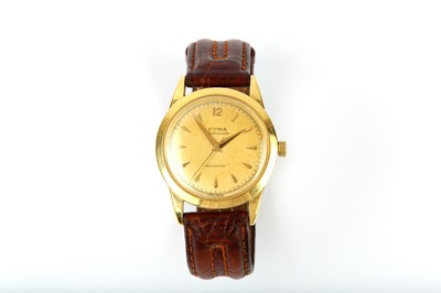 Lot 9 - CYMA. AN 18K YELLOW GOLD AUTOMATIC WRISTWATCH....