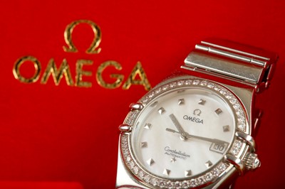 Lot 3 - OMEGA. A LADIES STAINLESS STEEL AND DIAMOND...